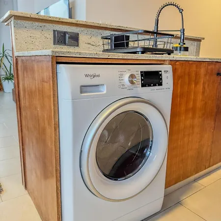 Seaview 3 Min Walk To شقة لارنكا