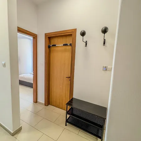 Seaview 3 Min Walk To شقة