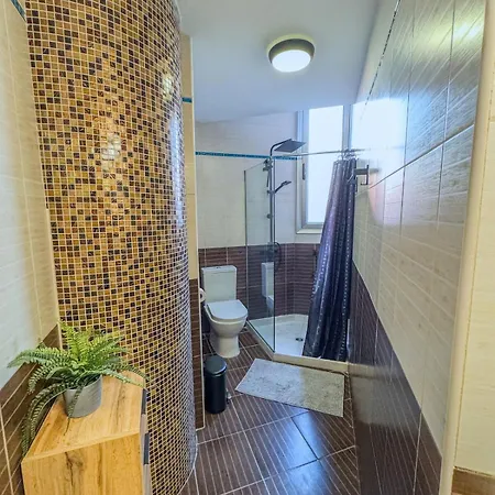 Seaview 3 Min Walk To شقة *